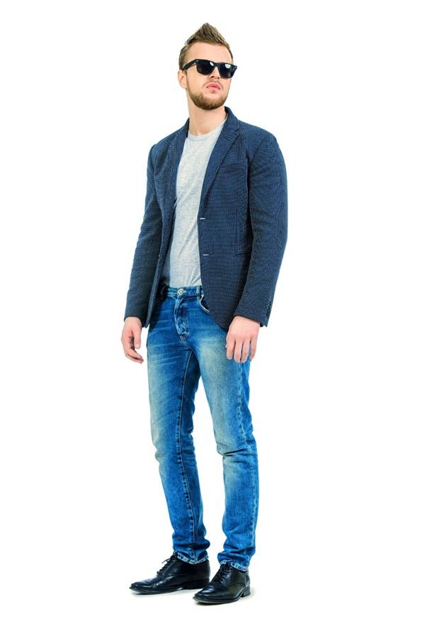 紺ジャケットのパンツ選びで迷わない カジュアルな着こなし術 ダンコレ ダンディズム コレクション