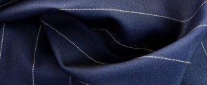 (引用: http://www.vitalebarberiscanonico.jp/fabrics/スーツ/303/リヴェンジ・ピンストライプ) 